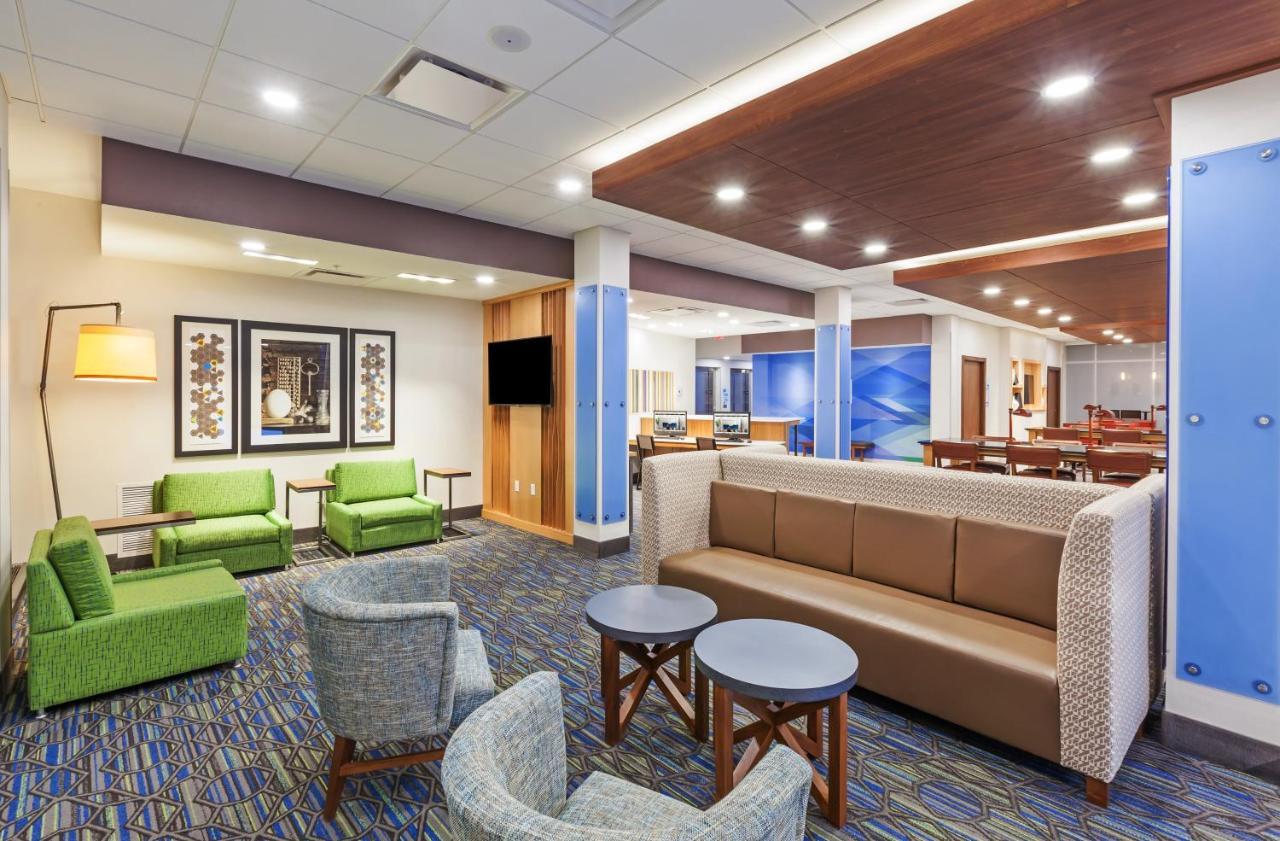 Holiday Inn Express & Suites - Lenexa - Overland Park Area By Ihg Exterior photo