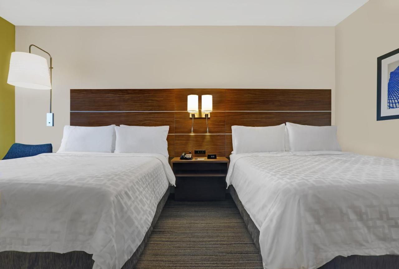 Holiday Inn Express & Suites - Lenexa - Overland Park Area By Ihg Exterior photo