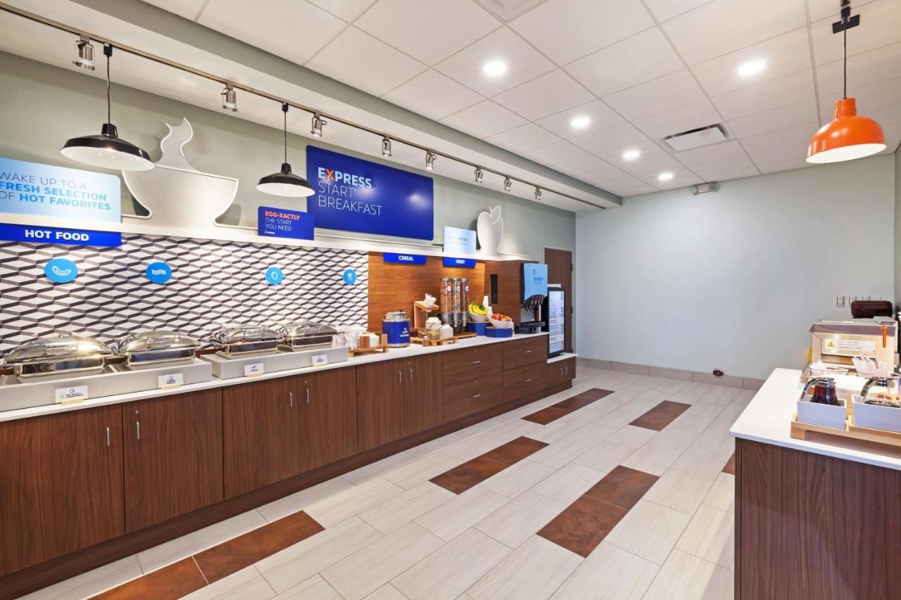 Holiday Inn Express & Suites - Lenexa - Overland Park Area By Ihg Exterior photo